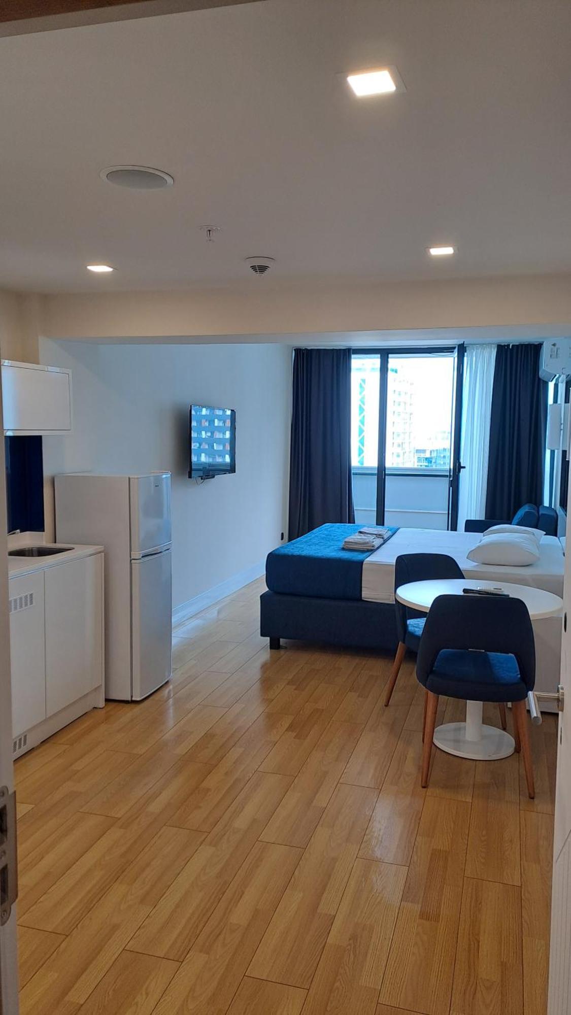 Lux Apart Hotel 555 Batumi Szoba fotó