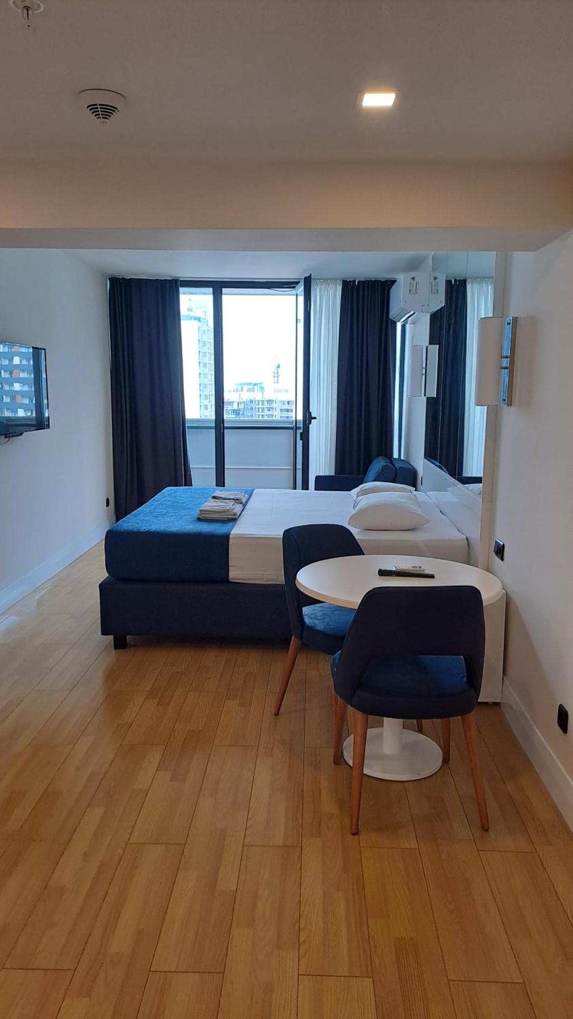 Lux Apart Hotel 555 Batumi Szoba fotó