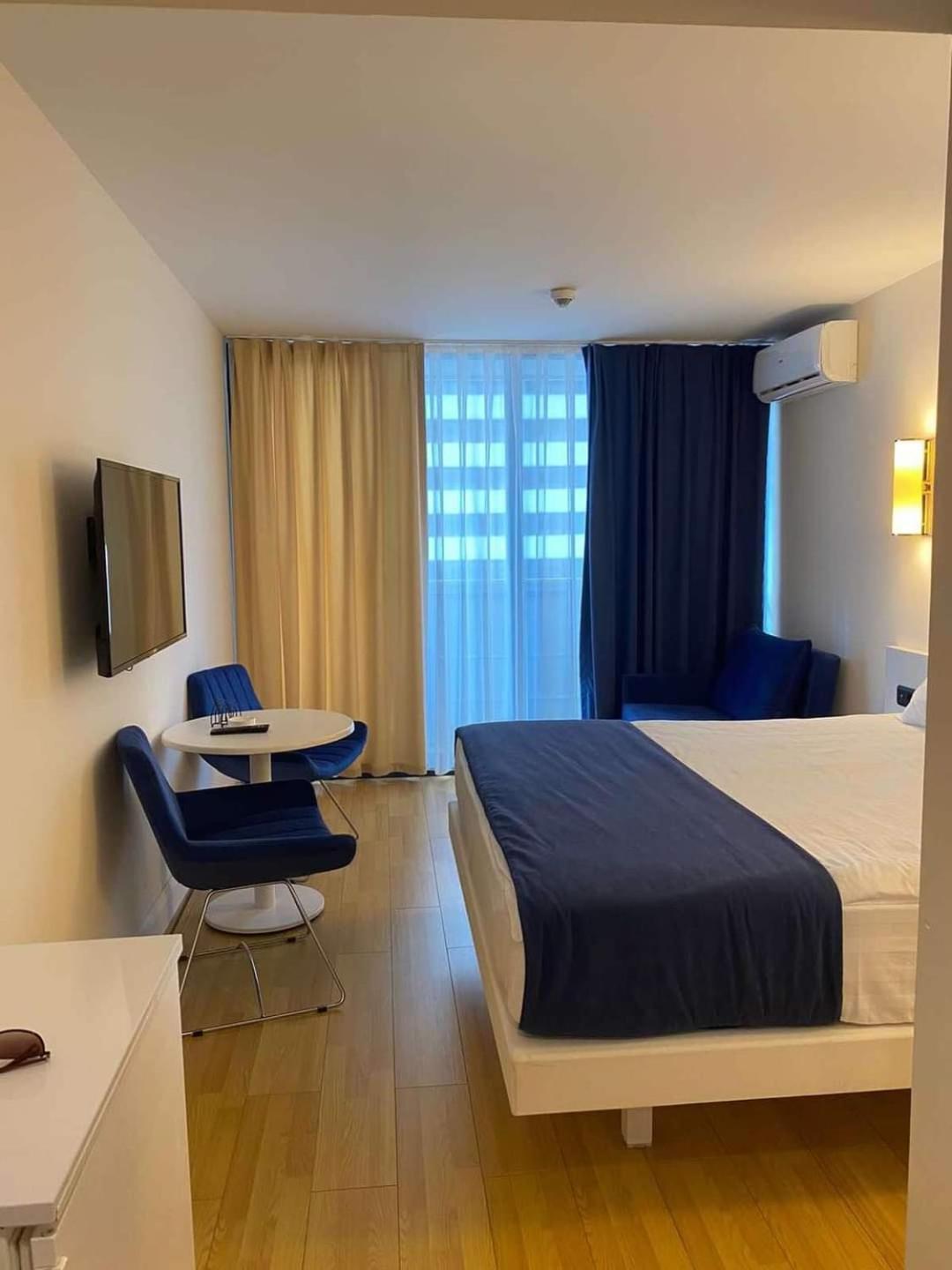 Lux Apart Hotel 555 Batumi Szoba fotó